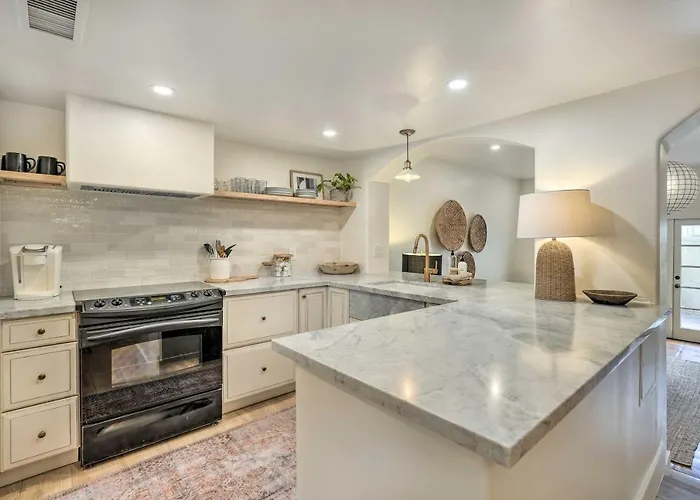 Holiday home 2 Mi To Old Town! Desert Oasis W/ Pool Access