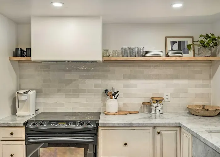 2 Mi To Old Town! Desert Oasis W/ Pool Access