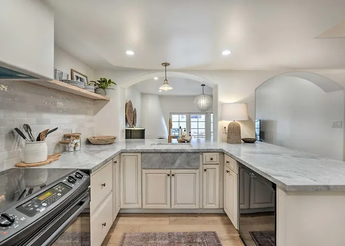 2 Mi To Old Town! Desert Oasis W/ Pool Access
